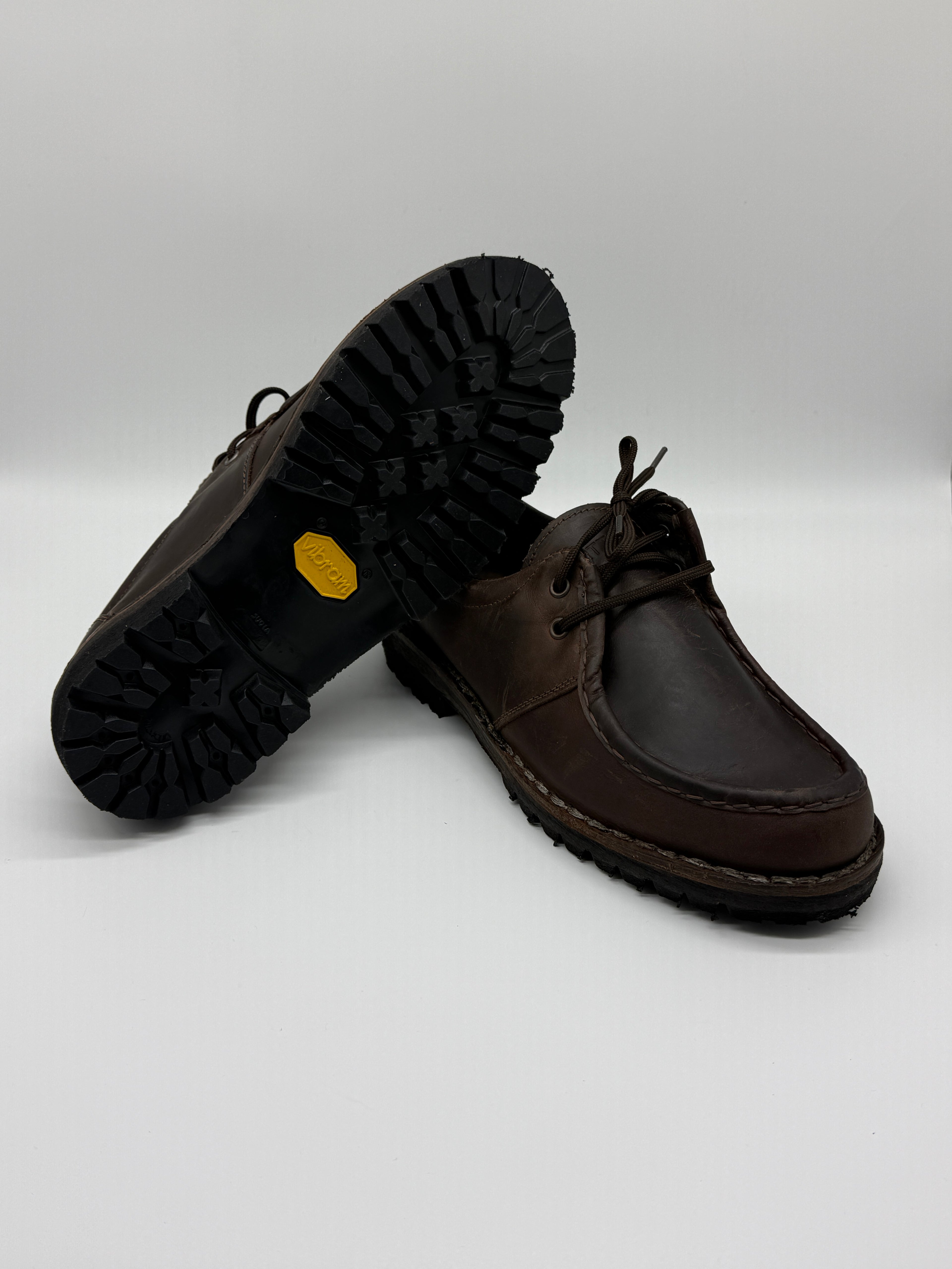 SCARPA BASSA CON DOPPIA CUCITURA VIBRAM PELLE CARETTONI